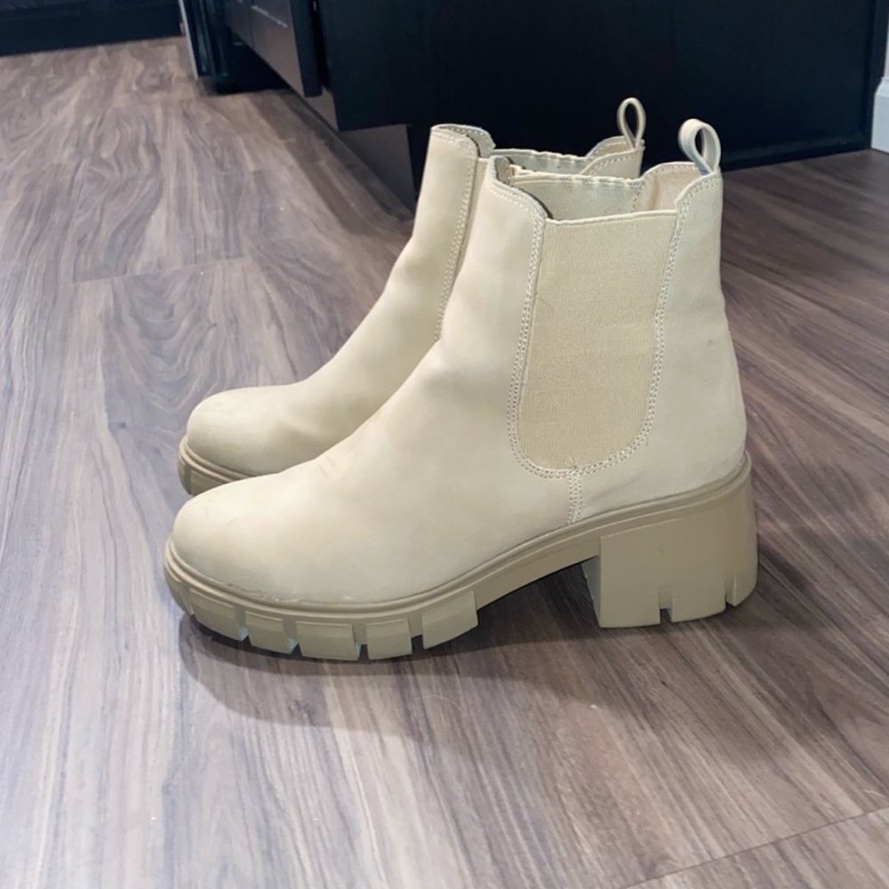 Steve Madden ‘Madden Girl’ Lug Sole Heeled Boots